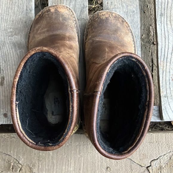 Ugg Leather/Suede Boots WORN - Picture 5 of 12